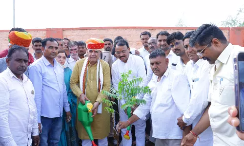Jodhpur में उप मुख्यमंत्री डॉ. बैरवा एवं संसदीय कार्य मंत्री ने किया वृक्षारोपण