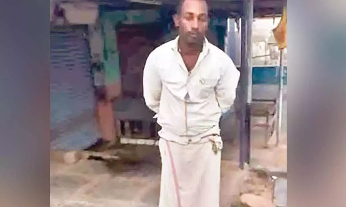 Andhra: नेल्लोर जिले में एक व्यक्ति ने आरटीसी बस ‘चोरी’ की Andhra: नेल्लोर जिले में एक व्यक्ति ने आरटीसी बस ‘चोरी’ की