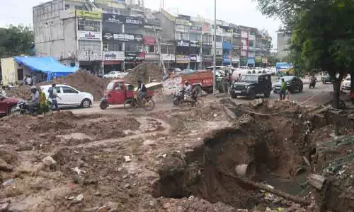 Mohali फेज-11 मार्केट में मानसून में खुदाई से सड़क उपयोगकर्ताओं के लिए परेशानी
