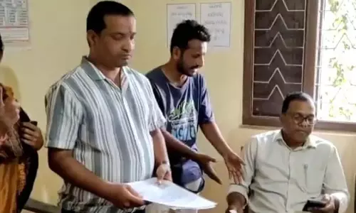 मुआवज़ा न मिलने पर दंपत्ति ने दी आत्मदाह की चेतावनी, प्रशासन में हड़कंप