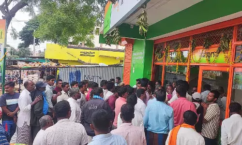 Karnataka : यूरिया की मांग बढ़ी, किसान परेशान
