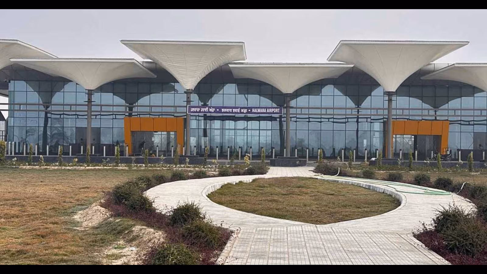 Ludhiana: हलवारा एयरपोर्ट पर फिर लगा ब्रेक, केंद्र से मंजूरी बाकी Ludhiana: हलवारा एयरपोर्ट पर फिर लगा ब्रेक, केंद्र से मंजूरी बाकी