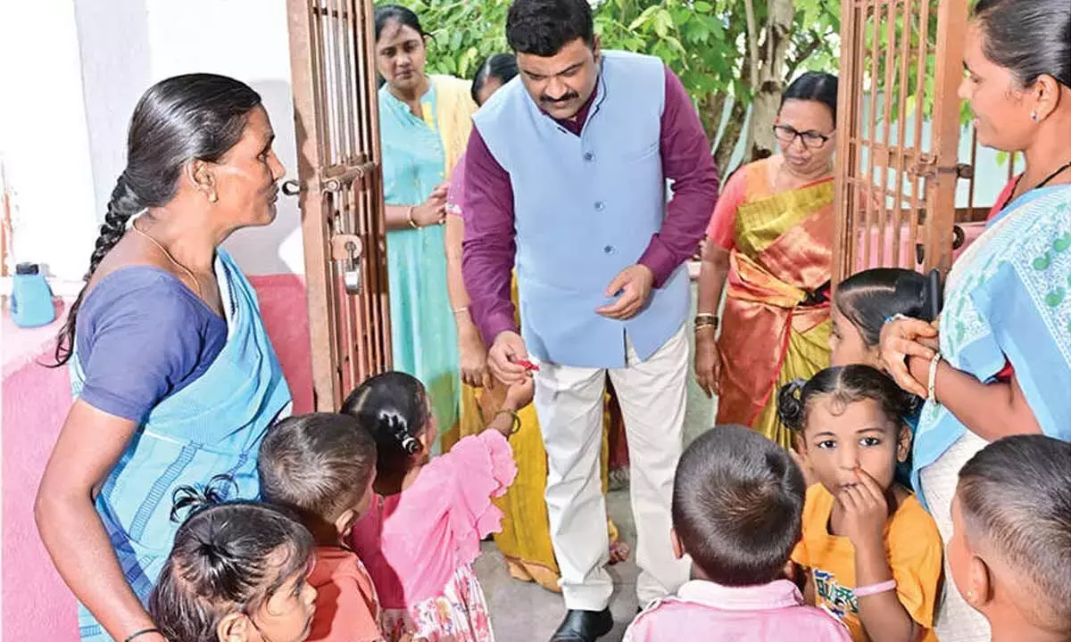 गर्भवती महिलाओं और बच्चों को उचित पोषण सहायता सुनिश्चित करें: Collector