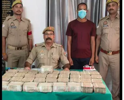 Ballia: बलिया स्टेशन पर जीआरपी ने पकड़ी बड़ी रकम Ballia: बलिया स्टेशन पर जीआरपी ने पकड़ी बड़ी रकम