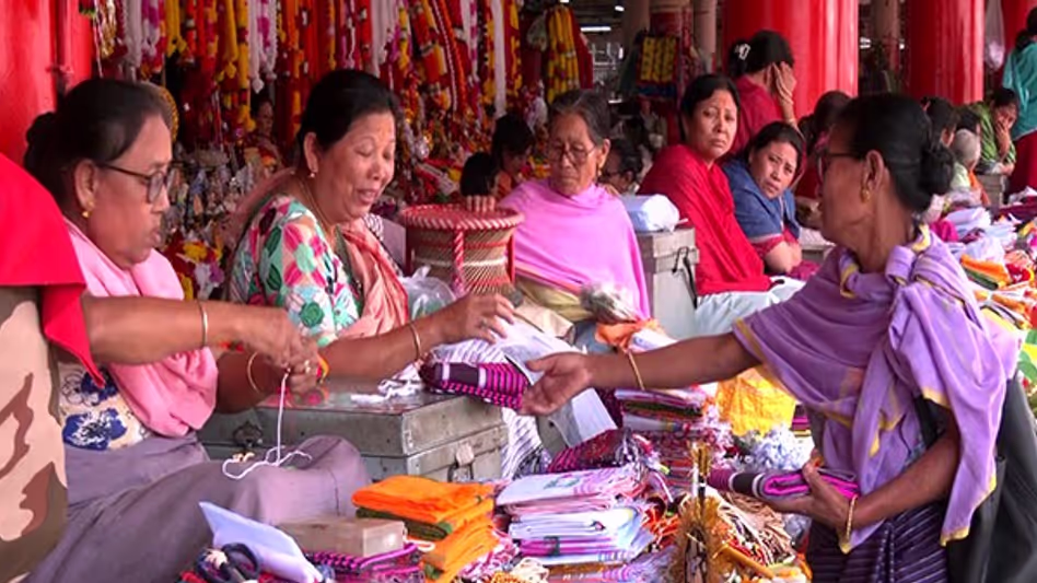 Manipur के महिला बाज़ारों में महिलाएं अर्थव्यवस्था और एकता को आगे बढ़ा रही