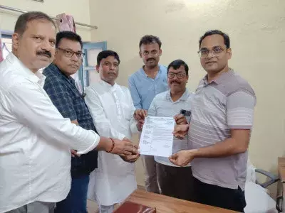 Baliya: दवा व्यापारियों ने फार्म 35 के खिलाफ डीएलए को सौंपा ज्ञापन Baliya: दवा व्यापारियों ने फार्म 35 के खिलाफ डीएलए को सौंपा ज्ञापन