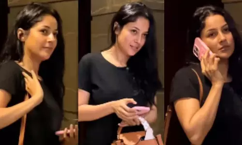 पैप्स की रिकॉर्डिंग से परेशान शहनाज गिल ने दी सख्त फटकार पैप्स की रिकॉर्डिंग से परेशान शहनाज गिल ने दी सख्त फटकार