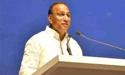 आयकर विभाग ने Malla Reddy के बेटे भद्र रेड्डी के कोम्पल्ली स्थित घर पर छापा मारा