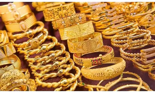 सोना 1,400 रुपये टूटा, नई कीमत 99,620 रुपये प्रति 10 ग्राम सोना 1,400 रुपये टूटा, नई कीमत 99,620 रुपये प्रति 10 ग्राम