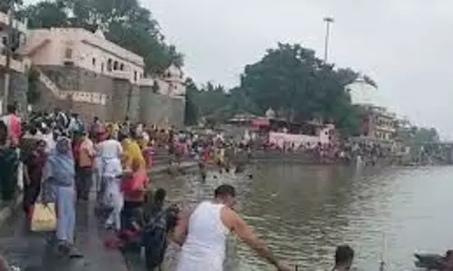 Ujjain: हरियाली अमावस्या पर शिप्रा तट पर श्रद्धा का सागर, मेले में जुटे हजारों Ujjain: हरियाली अमावस्या पर शिप्रा तट पर श्रद्धा का सागर, मेले में जुटे हजारों