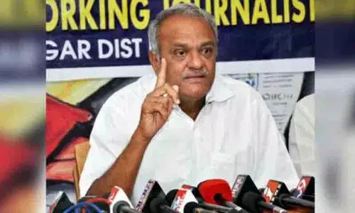 CPI के नारायण ने सामाजिक रूप से प्रासंगिक फिल्मों की उपेक्षा के लिए रेवंत रेड्डी, चंद्रबाबू नायडू की आलोचना की