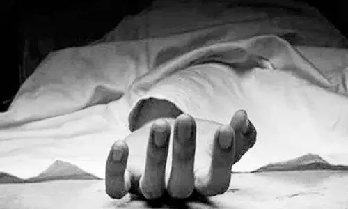 इंजीनियरिंग के छात्र ने ट्रेन के नीचे आकर आत्महत्या की