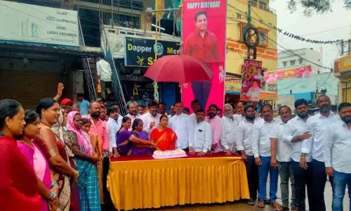 हैदराबाद के विकास में केटीआर की भूमिका अविस्मरणीय है: विधायक कालेरू वेंकटेश हैदराबाद के विकास में केटीआर की भूमिका अविस्मरणीय है: विधायक कालेरू वेंकटेश