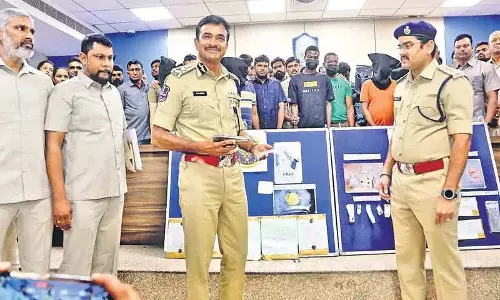 आसानी से पैसे कमाने के लिए ड्रग्स की तस्करी