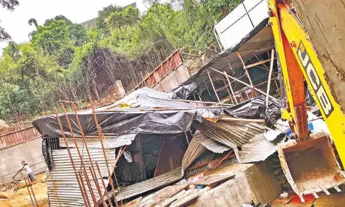 झूठे दस्तावेज बनाना और सरकारी जमीन पर कब्जा करना झूठे दस्तावेज बनाना और सरकारी जमीन पर कब्जा करना
