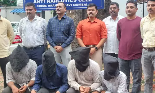 Navi Mumbai: राज्यव्यापी तस्करी रैकेट का भंडाफोड़, 4 आरोपी गिरफ्तार Navi Mumbai: राज्यव्यापी तस्करी रैकेट का भंडाफोड़, 4 आरोपी गिरफ्तार