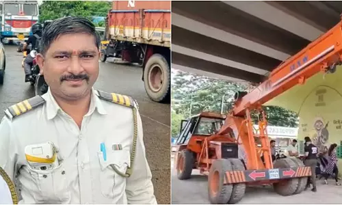 महापे में ड्यूटी कर रहे ट्रैफिक पुलिसकर्मी को क्रेन ने कुचला, मामला दर्ज महापे में ड्यूटी कर रहे ट्रैफिक पुलिसकर्मी को क्रेन ने कुचला, मामला दर्ज
