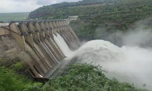 Srisailam परियोजना स्थिर.. दो गेट खोले गए, सागर में पानी छोड़ा गया