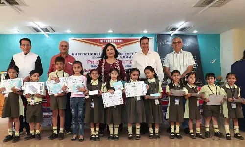 सिंधी भाषा के संवर्धन के लिए नन्हें बच्चों की कविताओं से गूंजा मंच सिंधी भाषा के संवर्धन के लिए नन्हें बच्चों की कविताओं से गूंजा मंच