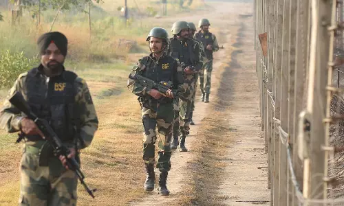 सीमा सुरक्षा बल ने ड्रग्स और हथियार तस्करी कर रहे 6 ड्रोन किए ध्वस्त सीमा सुरक्षा बल ने ड्रग्स और हथियार तस्करी कर रहे 6 ड्रोन किए ध्वस्त