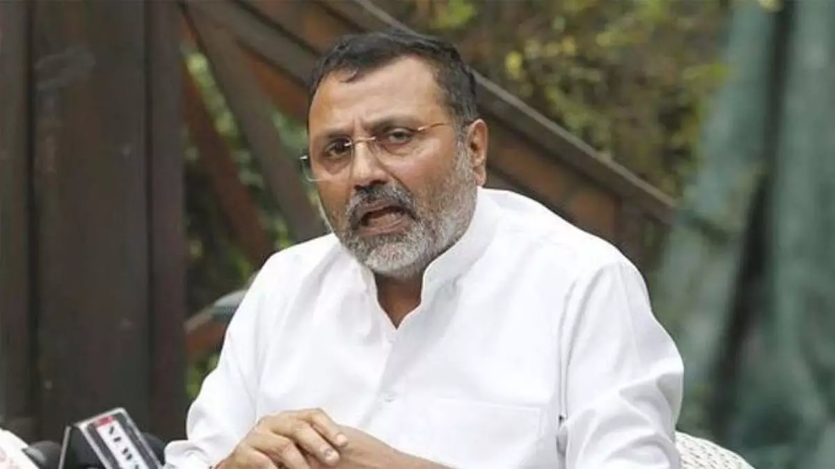 महिला कांग्रेस सांसदों ने मराठी टिप्पणी पर BJP के निशिकांत दुबे का घेराव किया महिला कांग्रेस सांसदों ने मराठी टिप्पणी पर BJP के निशिकांत दुबे का घेराव किया