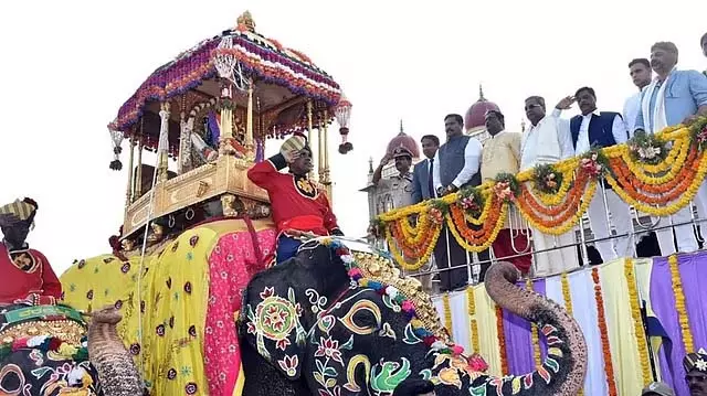 मैसूरु दशहरा 2025: विश्व प्रसिद्ध जम्बू सवारी; सरकार पूरी तरह सक्रिय, अभिमन्यु छठी बार सड़कों पर उतरेंगे मैसूरु दशहरा 2025: विश्व प्रसिद्ध जम्बू सवारी; सरकार पूरी तरह सक्रिय, अभिमन्यु छठी बार सड़कों पर उतरेंगे