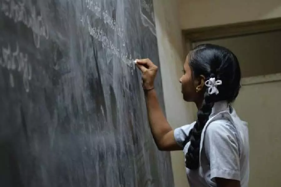 निजी स्कूलों में वृद्धि और लड़कियों की शिक्षा में गिरावट पर संपादकीय निजी स्कूलों में वृद्धि और लड़कियों की शिक्षा में गिरावट पर संपादकीय