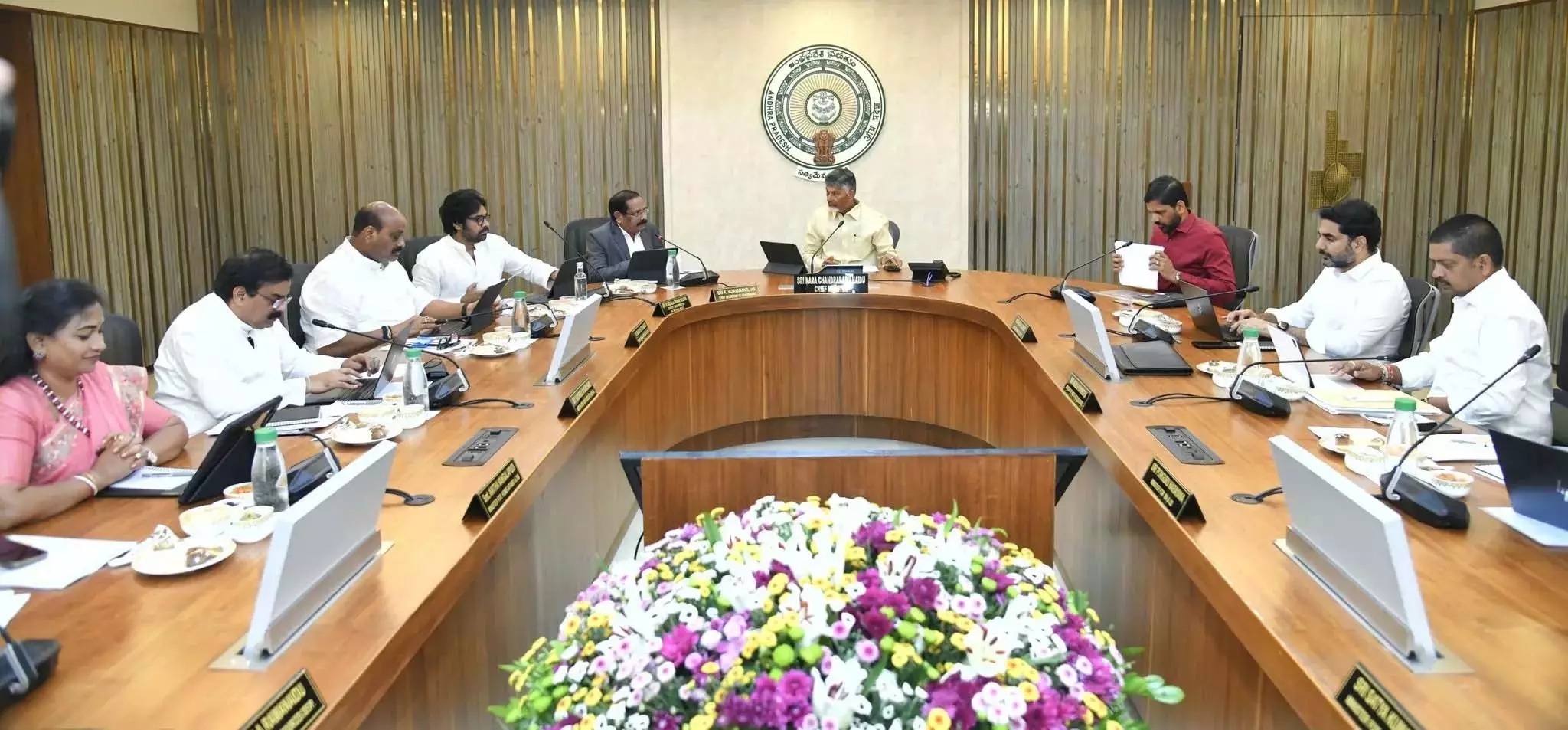 जनवरी में Tirupati भगदड़ के लिए दो अधिकारियों को ज़िम्मेदार ठहराया गया जनवरी में Tirupati भगदड़ के लिए दो अधिकारियों को ज़िम्मेदार ठहराया गया