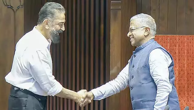 अभिनेता कमल हासन ने तमिल में ली राज्यसभा सदस्य के रूप में शपथ अभिनेता कमल हासन ने तमिल में ली राज्यसभा सदस्य के रूप में शपथ