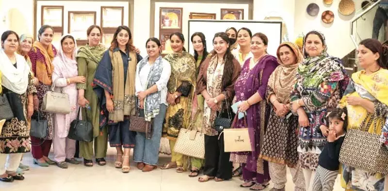 तनिष्क ने श्रीनगर में बंदिता पात्रो के साथ विशेष स्टाइलिंग सत्र का आयोजन किया तनिष्क ने श्रीनगर में बंदिता पात्रो के साथ विशेष स्टाइलिंग सत्र का आयोजन किया