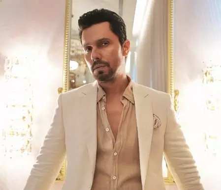 फैशन को लेकर बेफिक्र रणदीप हुड्डा बोले, कपड़े नहीं, अंदाज मायने रखता है फैशन को लेकर बेफिक्र रणदीप हुड्डा बोले, कपड़े नहीं, अंदाज मायने रखता है