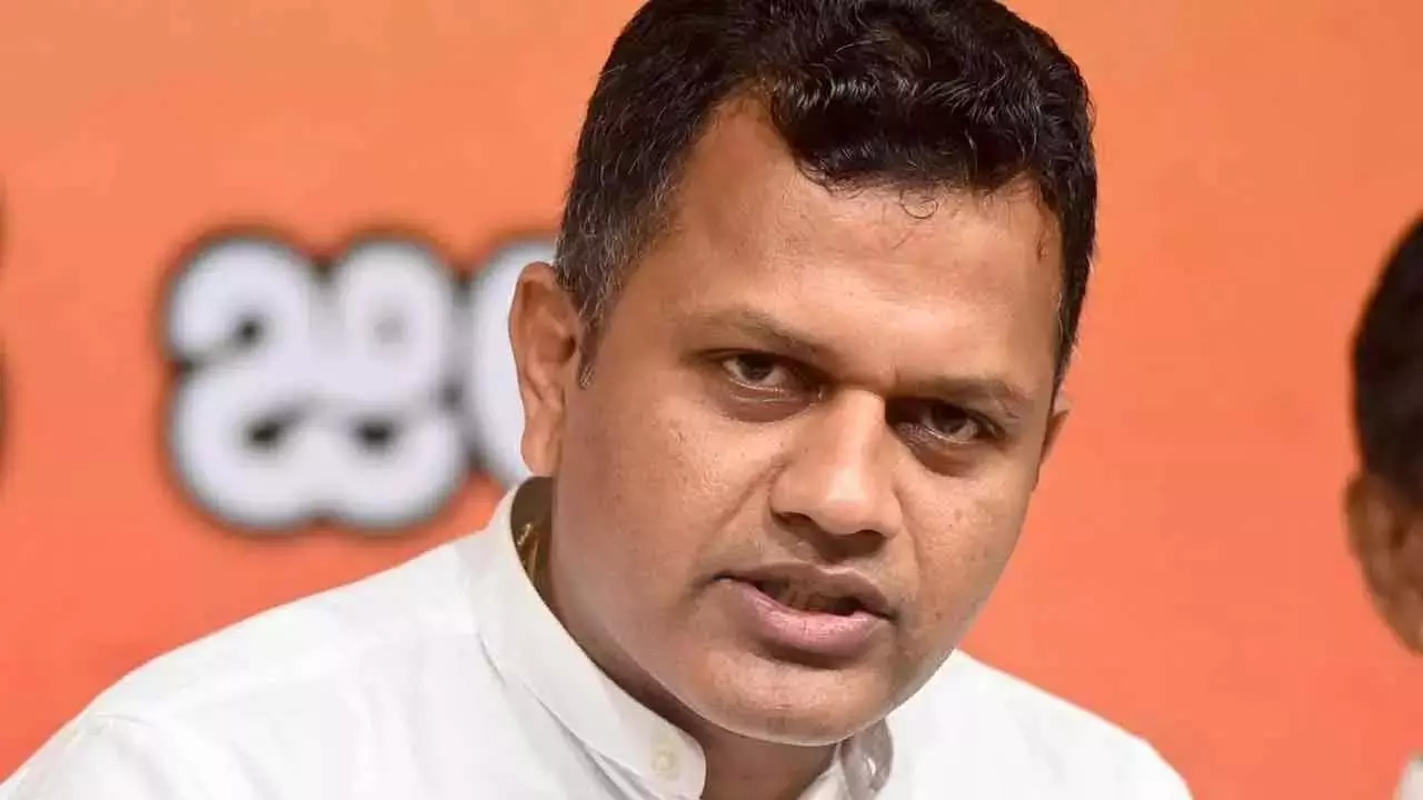 सांसद ने तटीय क्षेत्रों में निर्माण कार्यों के ठप होने के लिए सरकार को ज़िम्मेदार ठहराया सांसद ने तटीय क्षेत्रों में निर्माण कार्यों के ठप होने के लिए सरकार को ज़िम्मेदार ठहराया