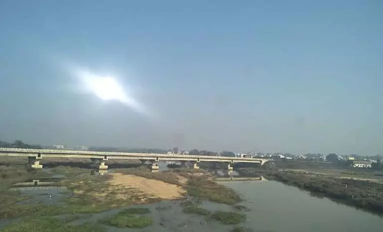 Odisha के बारीपदा में नदियों से गाद निकालने का काम शुरू Odisha के बारीपदा में नदियों से गाद निकालने का काम शुरू