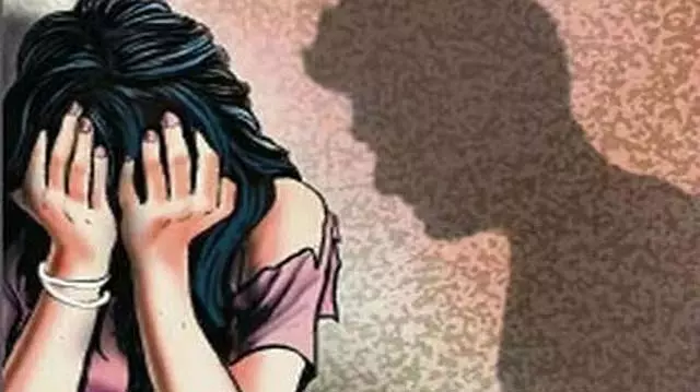 Bengaluru : शॉपिंग कर रही युवती छेड़छाड़ करने के आरोप में युवक गिरफ्तार Bengaluru : शॉपिंग कर रही युवती छेड़छाड़ करने के आरोप में युवक गिरफ्तार