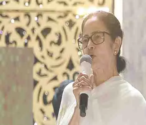 बंगाली भाषा विवाद पर सीएम ममता बनर्जी ने कहा, एक और भाषा आंदोलन की जरूरत है बंगाली भाषा विवाद पर सीएम ममता बनर्जी ने कहा, एक और भाषा आंदोलन की जरूरत है