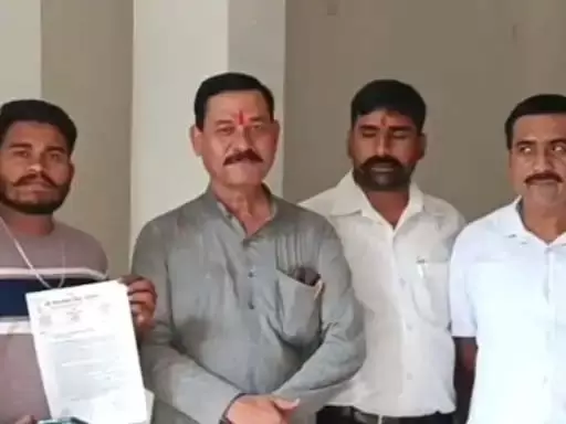 सोना के नाम में जोड़ा मेमन, मुस्लिम युवक पर लव-जिहाद का आरोप सोना के नाम में जोड़ा मेमन, मुस्लिम युवक पर लव-जिहाद का आरोप