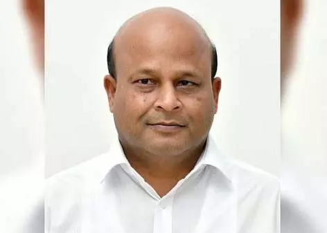 धर्मशाला के पूर्व विधायक ने पुलिस थाने में धावा बोलकर आरोपी को छुड़ाया धर्मशाला के पूर्व विधायक ने पुलिस थाने में धावा बोलकर आरोपी को छुड़ाया