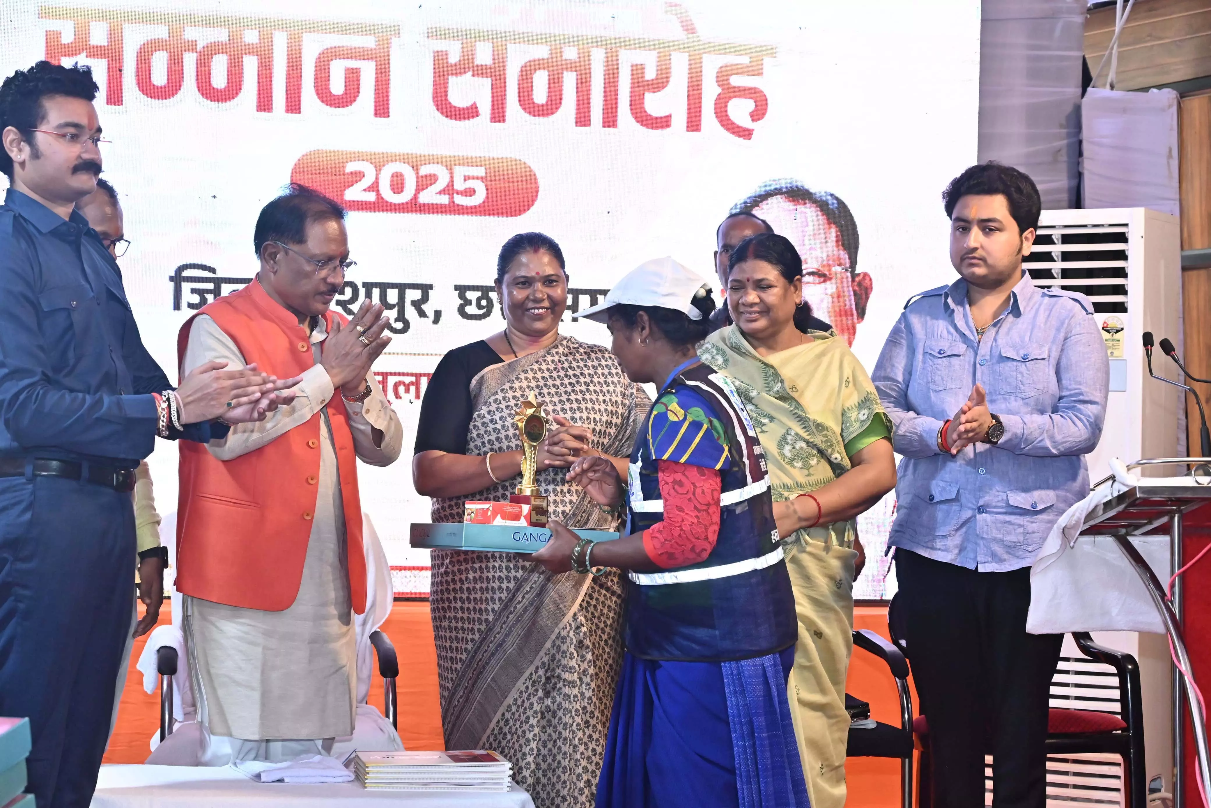 स्वच्छता हम सभी की है जिम्मेदारी : CM विष्णुदेव साय स्वच्छता हम सभी की है जिम्मेदारी : CM विष्णुदेव साय