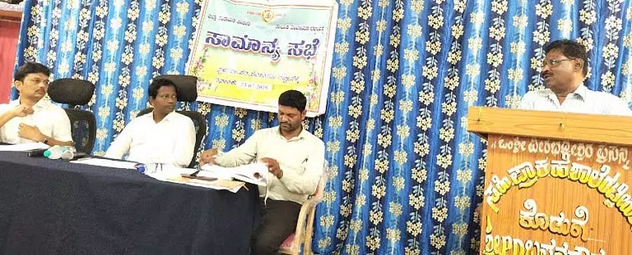जनता को अनावश्यक भटकने से बचाएं: प्रशासनिक अधिकारी वसंतकुमार जनता को अनावश्यक भटकने से बचाएं: प्रशासनिक अधिकारी वसंतकुमार
