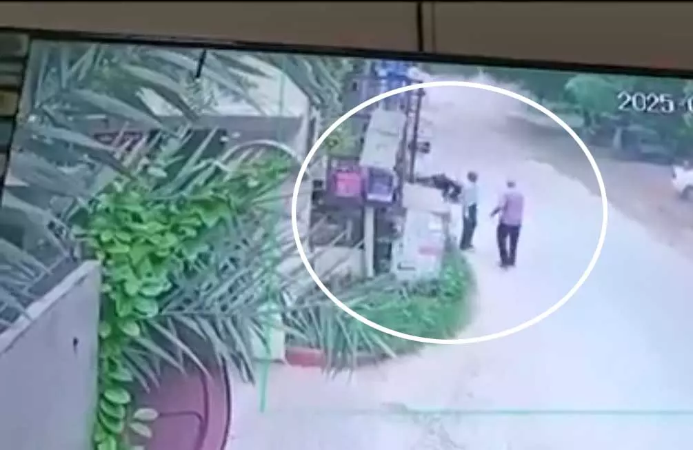 मौत का खौफनाक मंजर LIVE, कार काल बनकर आई मौत का खौफनाक मंजर LIVE, कार काल बनकर आई