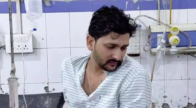MP : पुलिस के पीछा करने पर कांस्टेबल के भाई की हत्या के आरोपी को पैर में गोली लगी MP : पुलिस के पीछा करने पर कांस्टेबल के भाई की हत्या के आरोपी को पैर में गोली लगी