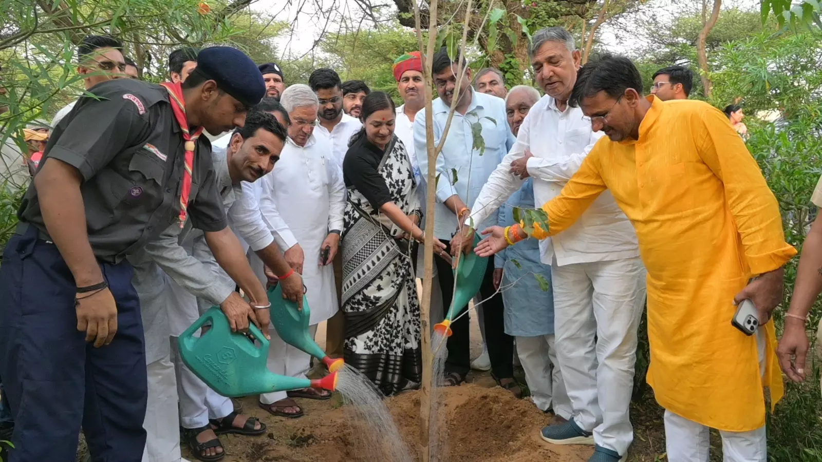 Jaipur: प्रभारी मंत्री संजय शर्मा ने स्मृति वन में किया वृक्षारोपण Jaipur: प्रभारी मंत्री संजय शर्मा ने स्मृति वन में किया वृक्षारोपण