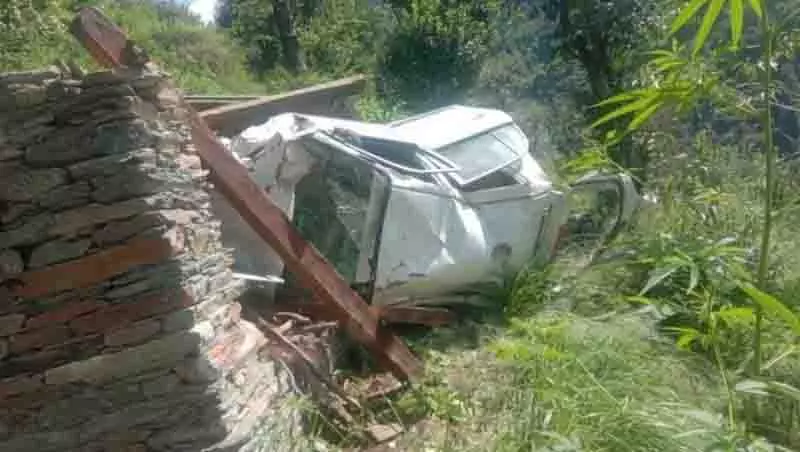 Himachal: कार के खाई में गिरने से 1 की मौत Himachal: कार के खाई में गिरने से 1 की मौत