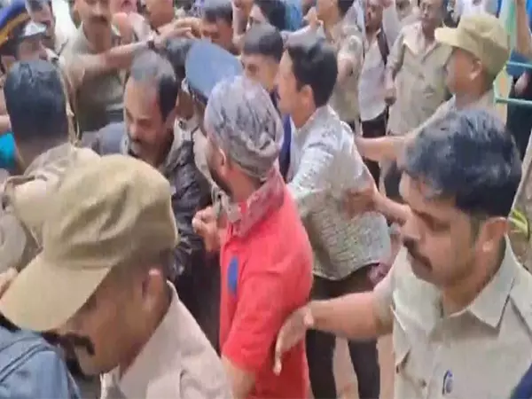 Kerala: सौम्या मामले में बलात्कार और हत्या का दोषी कन्नूर जेल से फरार, पकड़ा गया Kerala: सौम्या मामले में बलात्कार और हत्या का दोषी कन्नूर जेल से फरार, पकड़ा गया