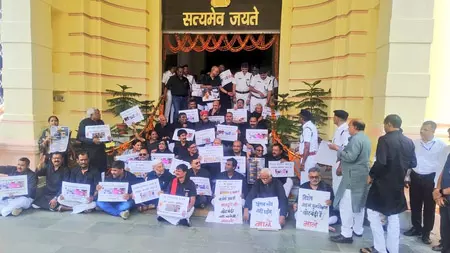 भाजपा ने पूछा, कांग्रेस जीती तो ईसीआई ठीक और हारने पर गलत कैसे? भाजपा ने पूछा, कांग्रेस जीती तो ईसीआई ठीक और हारने पर गलत कैसे?