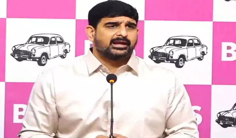 Padi Kaushik Reddy का आरोप: रेवंत रेड्डी हीरोइनों के फोन हैक कर रहे हैं Padi Kaushik Reddy का आरोप: रेवंत रेड्डी हीरोइनों के फोन हैक कर रहे हैं