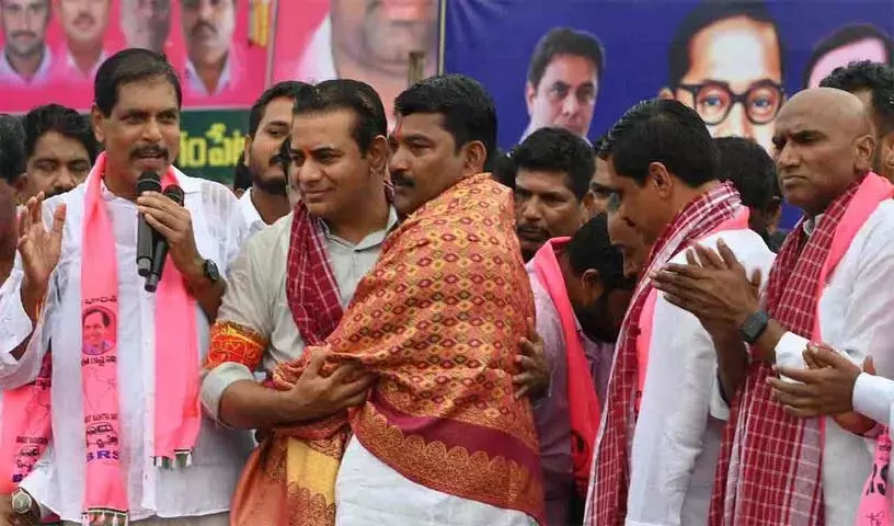 आइए दलित विरोधी सरकार को उखाड़ फेंकें.. केटीआर का आह्वान आइए दलित विरोधी सरकार को उखाड़ फेंकें.. केटीआर का आह्वान