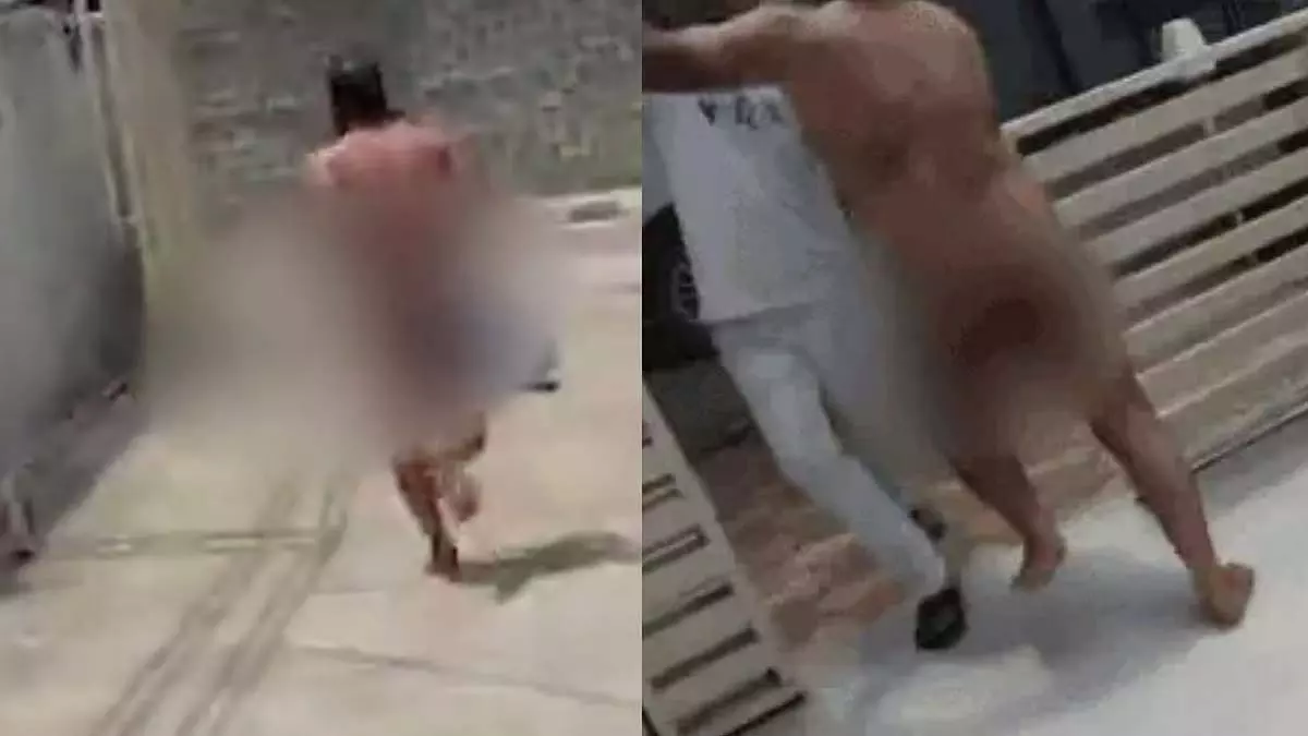 Hapur: विवाहिता के परिवार ने रंगे हाथ पकड़ा, इस हालत में भागा शख्स Hapur: विवाहिता के परिवार ने रंगे हाथ पकड़ा, इस हालत में भागा शख्स