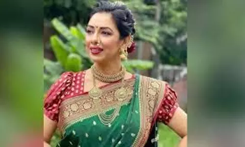 Hariyali Teej 2025: जानिए हरियाली तीज पर हरे रंग की साड़ी और लाल आलता, जानें क्या है परंपरा Hariyali Teej 2025: जानिए हरियाली तीज पर हरे रंग की साड़ी और लाल आलता, जानें क्या है परंपरा