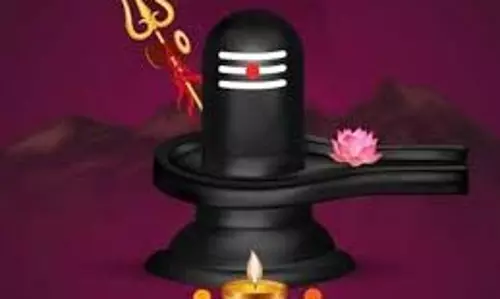 Sawan 2025: शिव पूजा के बाद शिवपिंडी की परिक्रमा कैसे करें Sawan 2025: शिव पूजा के बाद शिवपिंडी की परिक्रमा कैसे करें
